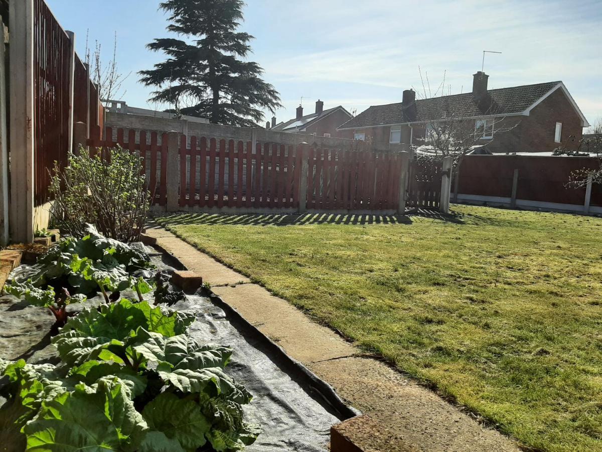 Huge Garden House For Contractors And Families Vila Ollerton Exterior foto